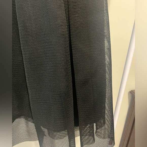 Forever 21 Black A-Line Skirt - Picture 2 of 4